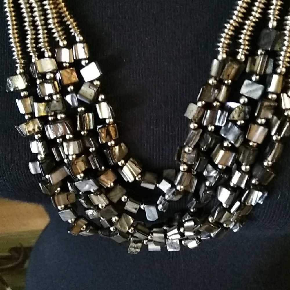 Large statement necklace - Picture 3 of 4